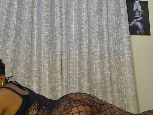 thick-sexxy-moma webcam