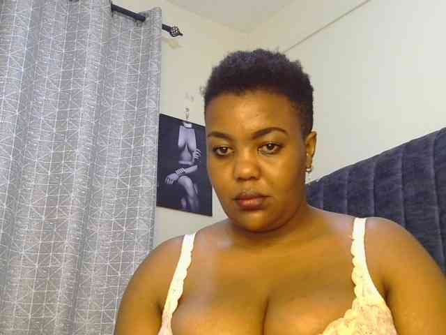 thick-sexxy-moma webcam