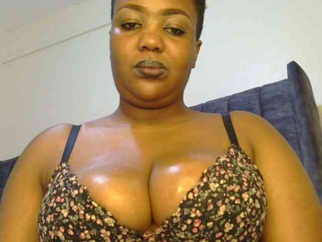 thick-sexxy-moma webcam