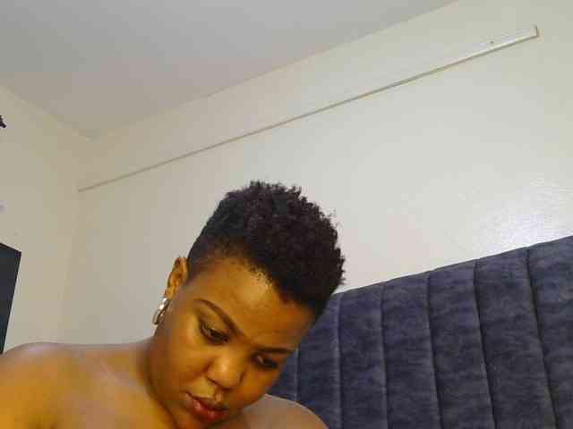 thick-sexxy-moma webcam
