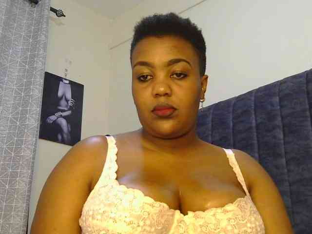 thick-sexxy-moma webcam