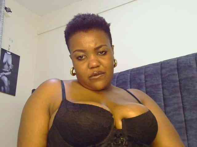 thick-sexxy-moma webcam