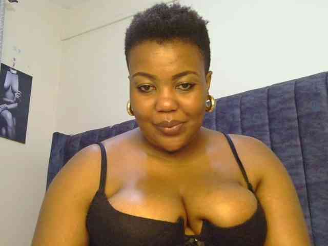 thick-sexxy-moma webcam