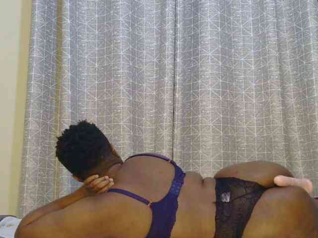 thick-sexxy-moma webcam
