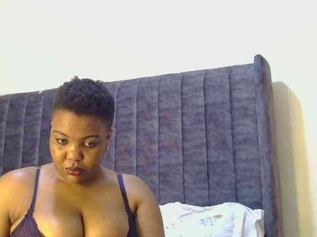 thick-sexxy-moma webcam
