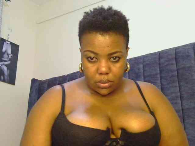 thick-sexxy-moma webcam