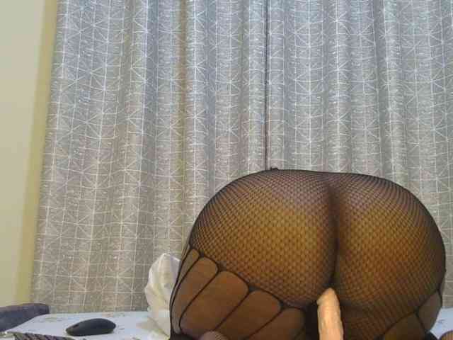 thick-sexxy-moma webcam