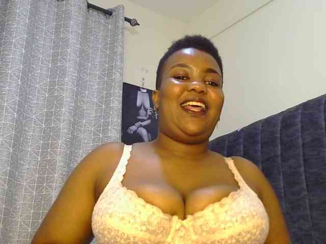 thick-sexxy-moma webcam
