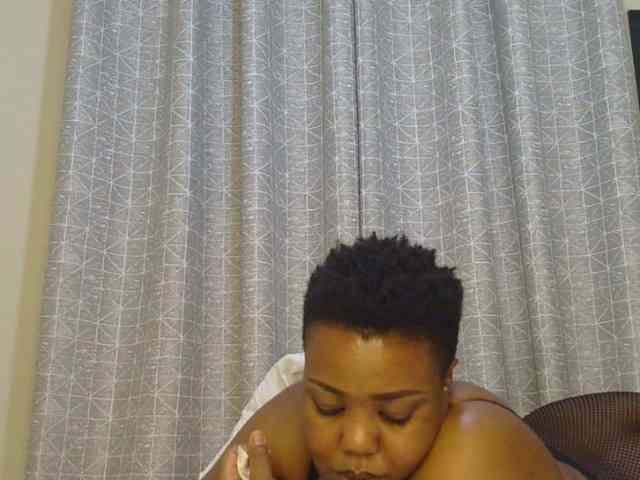thick-sexxy-moma webcam