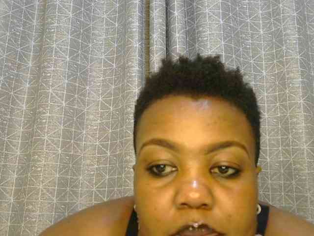 thick-sexxy-moma webcam