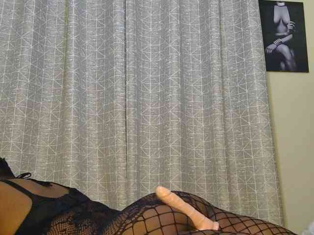 thick-sexxy-moma webcam