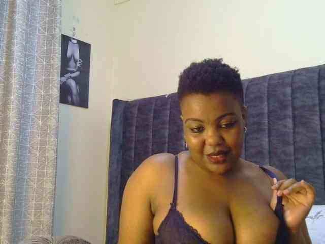 thick-sexxy-moma webcam