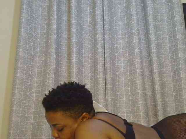 thick-sexxy-moma webcam