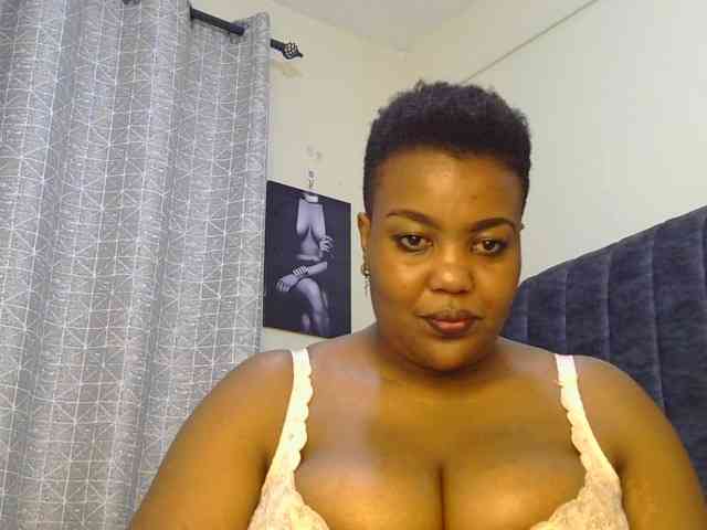 thick-sexxy-moma webcam