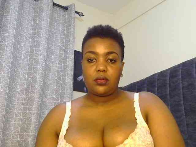 thick-sexxy-moma webcam