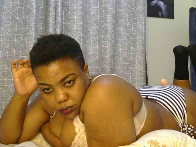 thick-sexxy-moma webcam