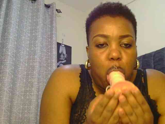 thick-sexxy-moma webcam