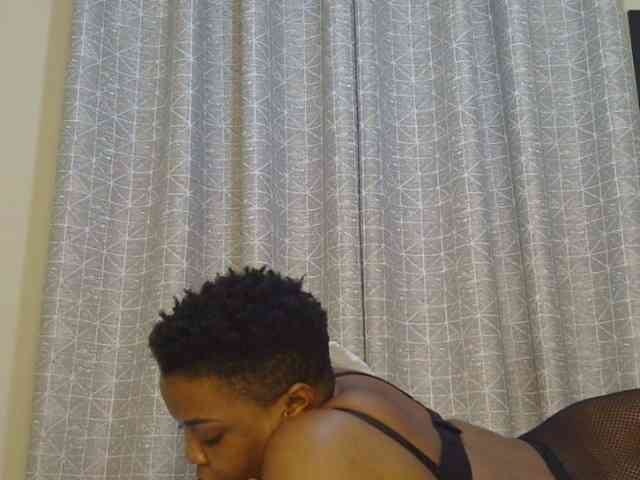 thick-sexxy-moma webcam