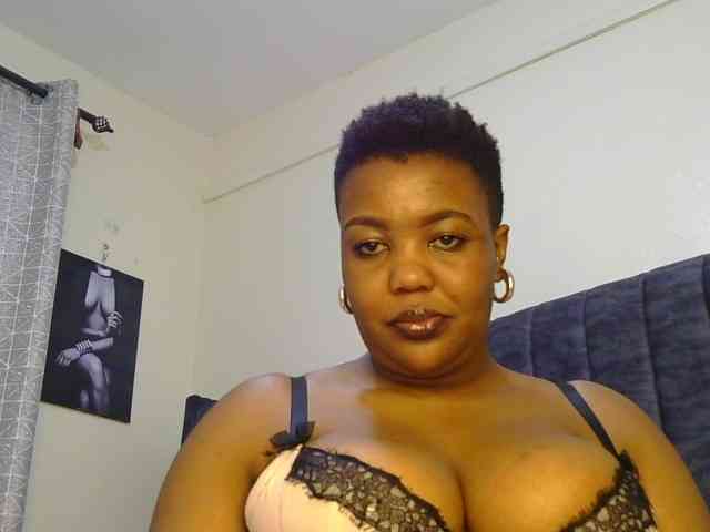 thick-sexxy-moma webcam