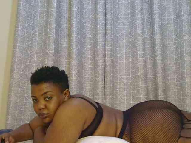 thick-sexxy-moma webcam