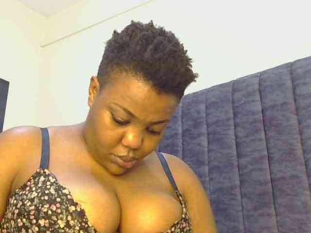 thick-sexxy-moma webcam