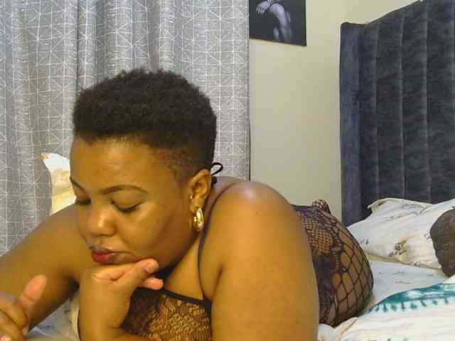 thick-sexxy-moma webcam