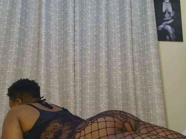 thick-sexxy-moma webcam
