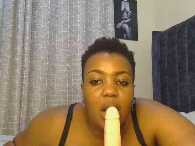 thick-sexxy-moma webcam