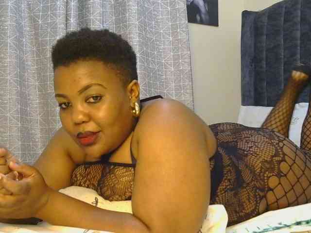 thick-sexxy-moma webcam