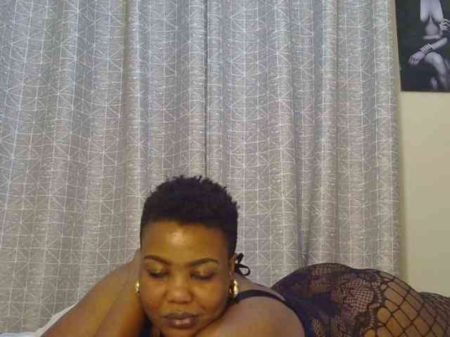 thick-sexxy-moma webcam