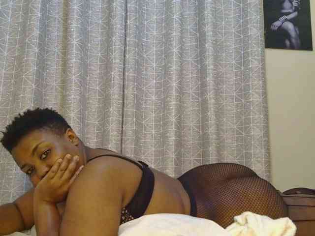 thick-sexxy-moma webcam