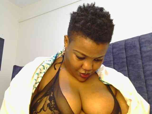 thick-sexxy-moma webcam