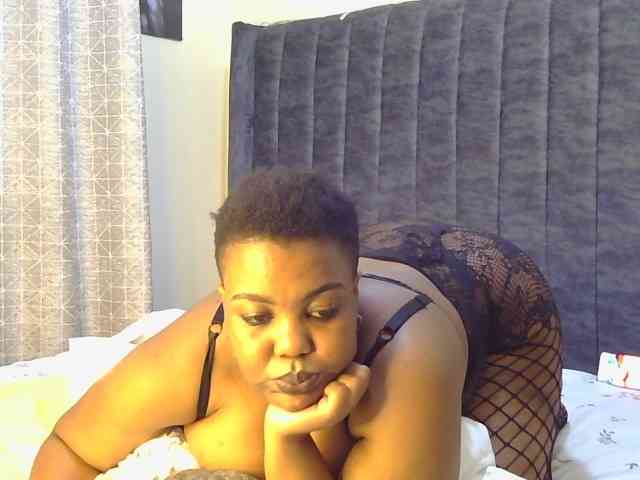 thick-sexxy-moma webcam