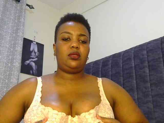 thick-sexxy-moma webcam
