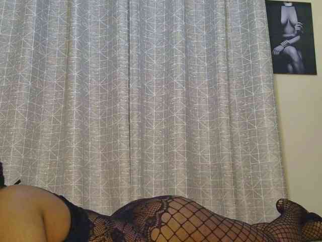 thick-sexxy-moma webcam