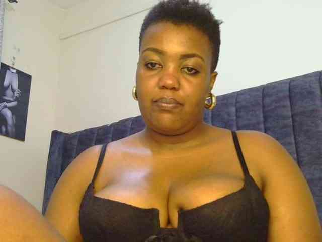 thick-sexxy-moma webcam