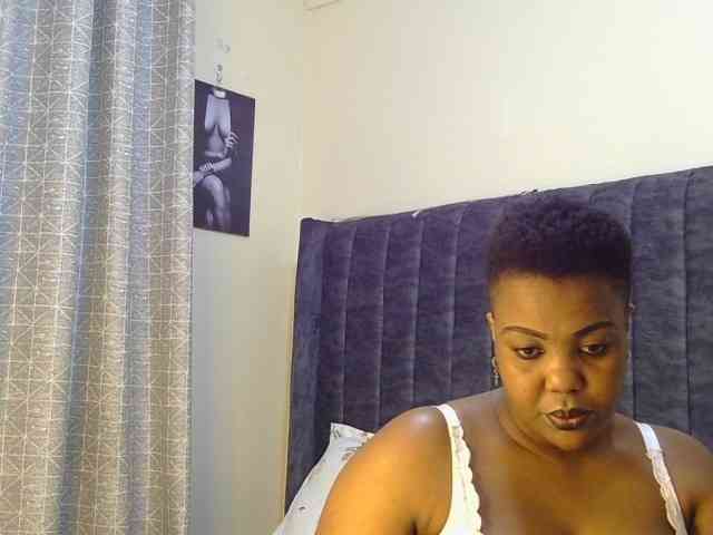 thick-sexxy-moma webcam