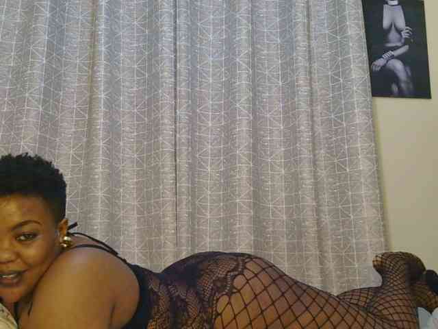 thick-sexxy-moma webcam