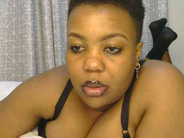thick-sexxy-moma webcam