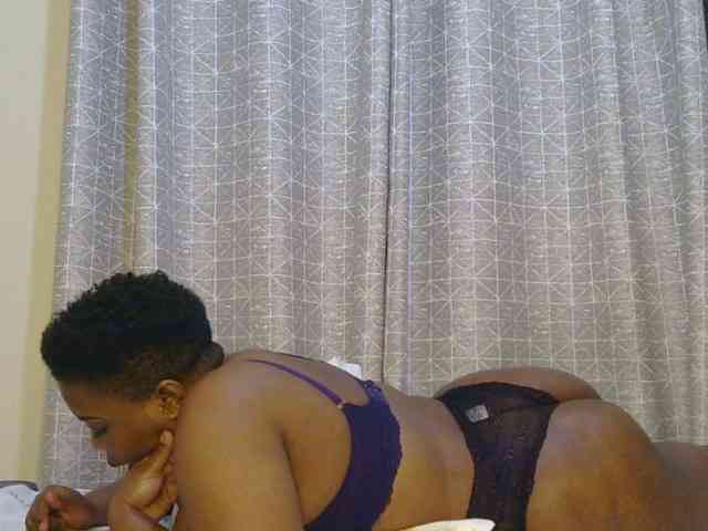 thick-sexxy-moma webcam