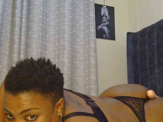 thick-sexxy-moma webcam