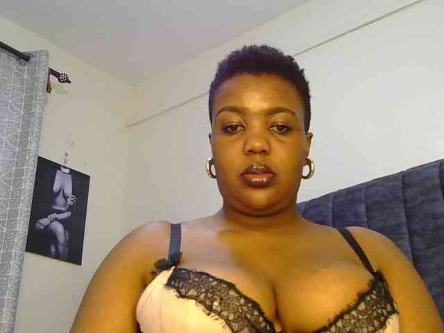 thick-sexxy-moma webcam