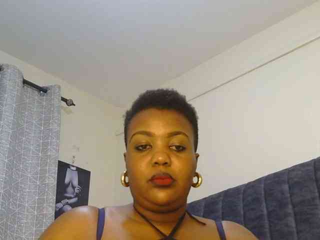 thick-sexxy-moma webcam