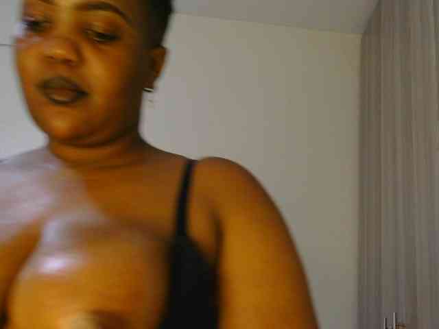 thick-sexxy-moma webcam