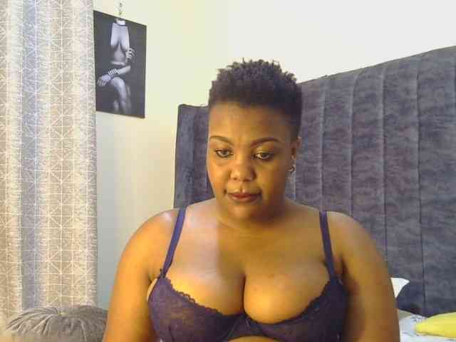 thick-sexxy-moma webcam