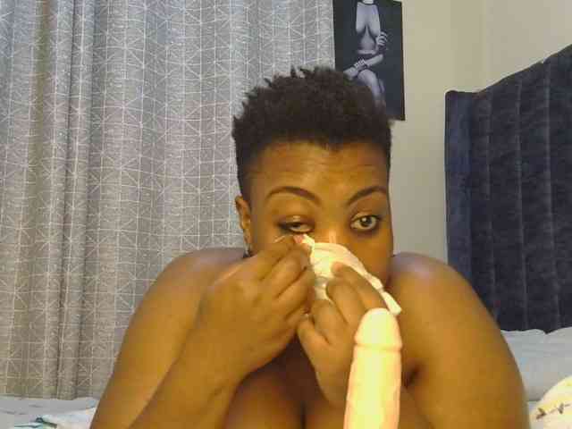 thick-sexxy-moma webcam