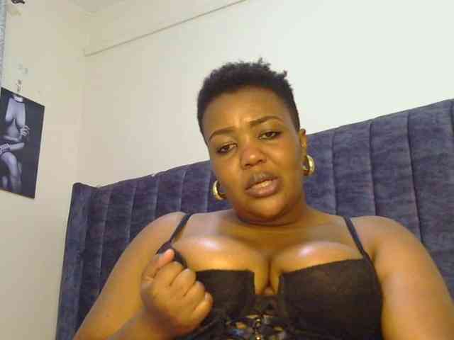 thick-sexxy-moma webcam