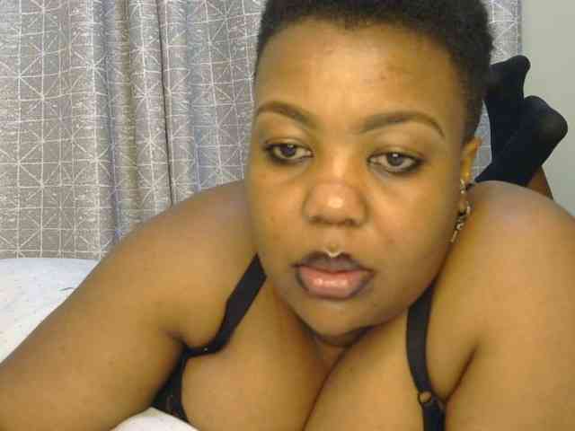 thick-sexxy-moma webcam
