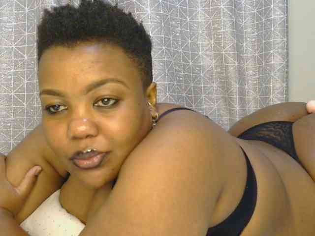 thick-sexxy-moma webcam