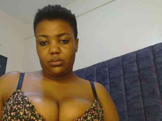 thick-sexxy-moma webcam
